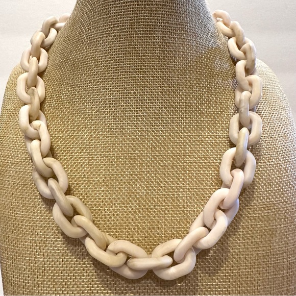 NWT INC Statement Necklace off-white / ivory open link resin / acrylic strand - Picture 3 of 11